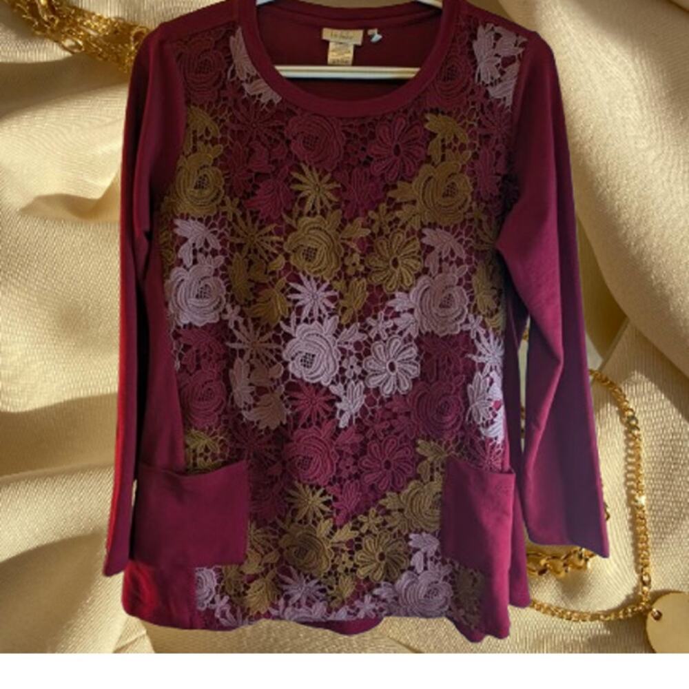 Logo Lounge sm long sleeve embroidered front with pockets burgundy, gold, pink